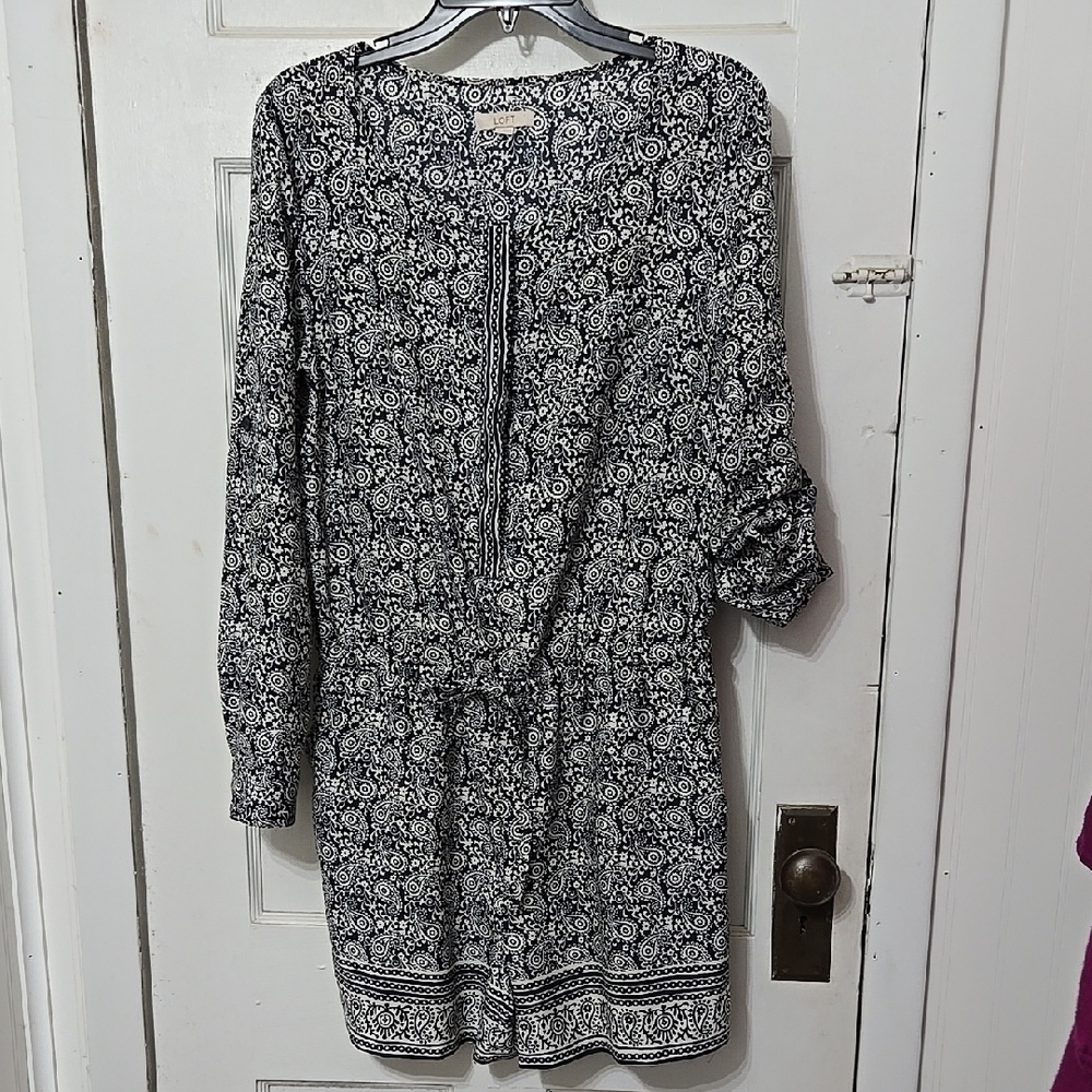 Ann TAYLOR LOFT SHORTS ROMPER NAVY WHITE PAISLEY PRINT  ADJ SLEEVES SZ 4